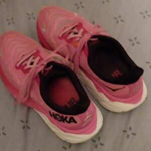 Hoka Pink and White One One Sneaker Lightweight Athletic Design. Woman Size Q1